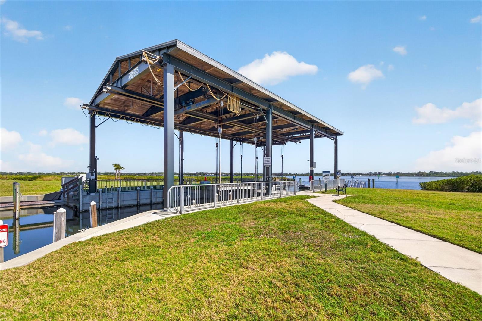 Image 30 of 52 For 1020 Tidewater Shores Loop  301