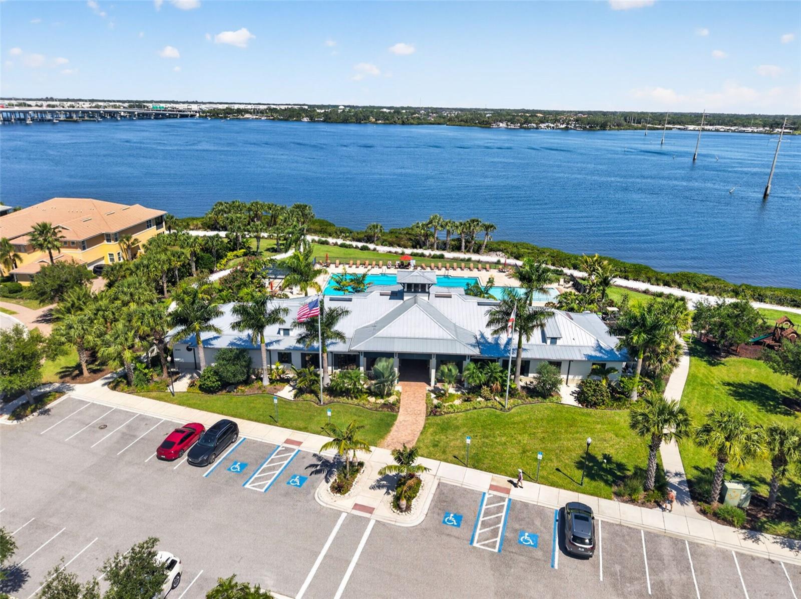 Image 32 of 52 For 1020 Tidewater Shores Loop  301