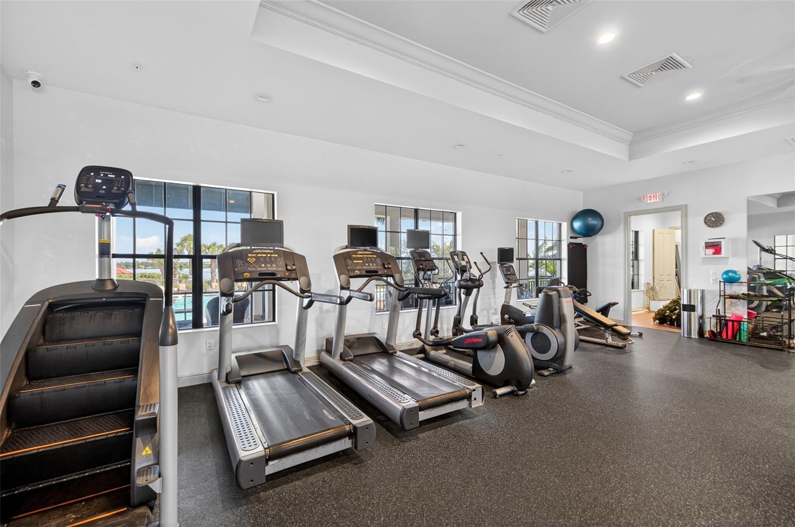 Image 43 of 52 For 1020 Tidewater Shores Loop  301