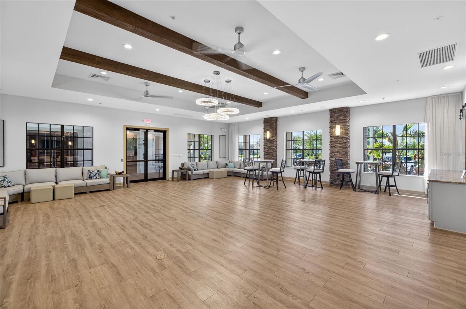 Image 44 of 52 For 1020 Tidewater Shores Loop  301