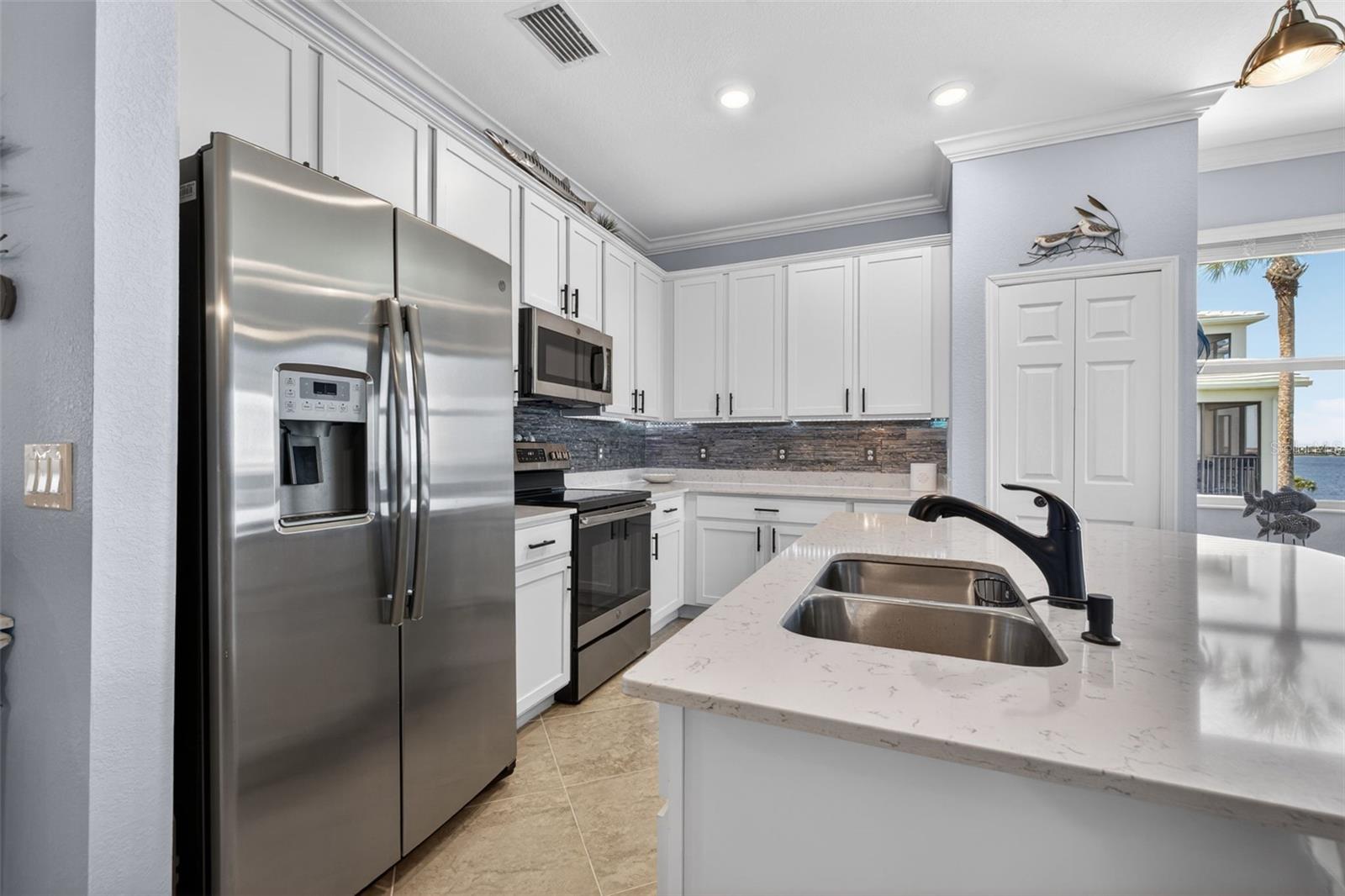 Image 7 of 52 For 1020 Tidewater Shores Loop  301