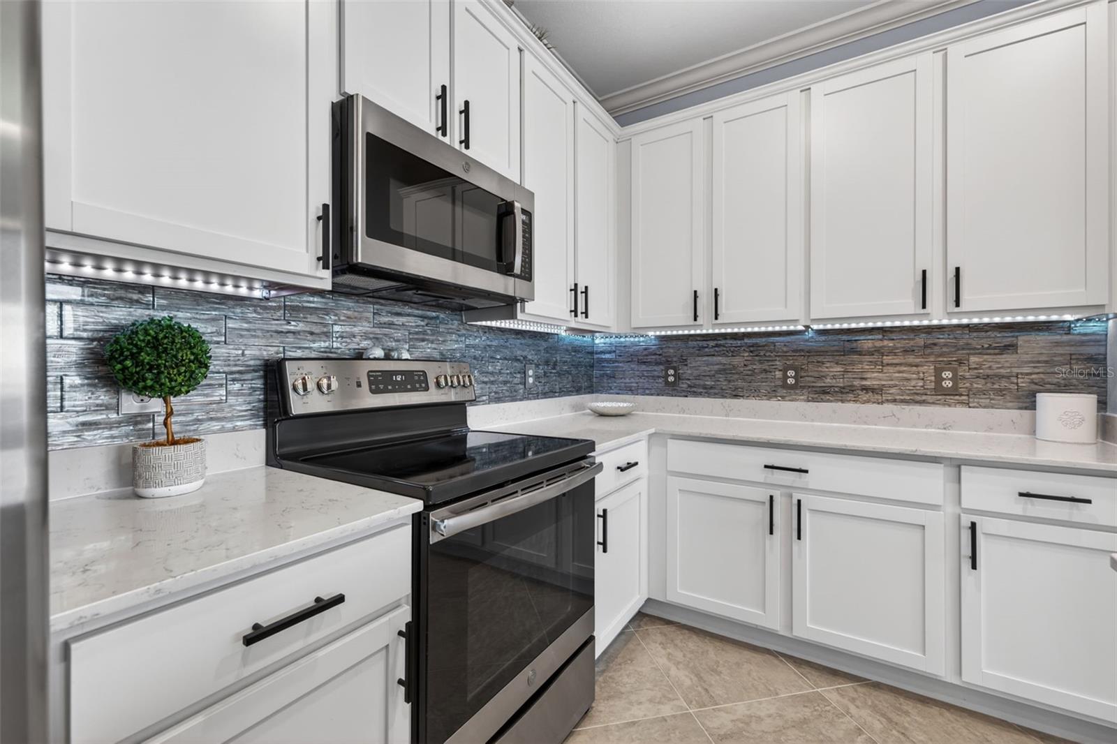 Image 8 of 52 For 1020 Tidewater Shores Loop  301