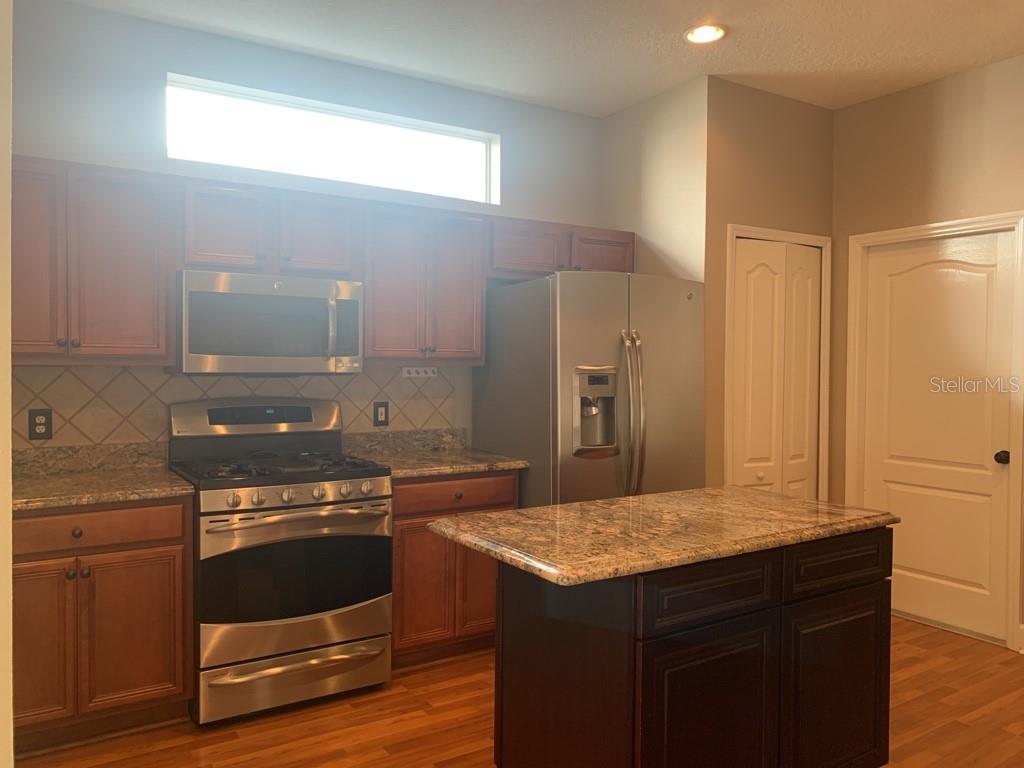 Image 11 of 22 For 10804 Spring Mountain Place