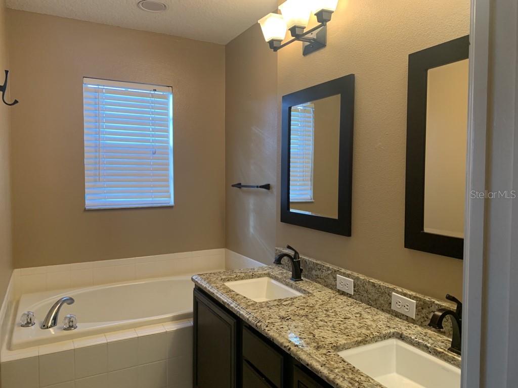 Image 17 of 22 For 10804 Spring Mountain Place