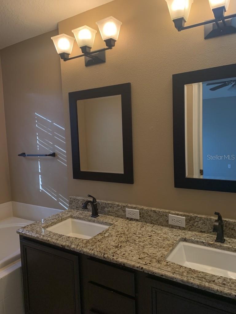 Image 18 of 22 For 10804 Spring Mountain Place