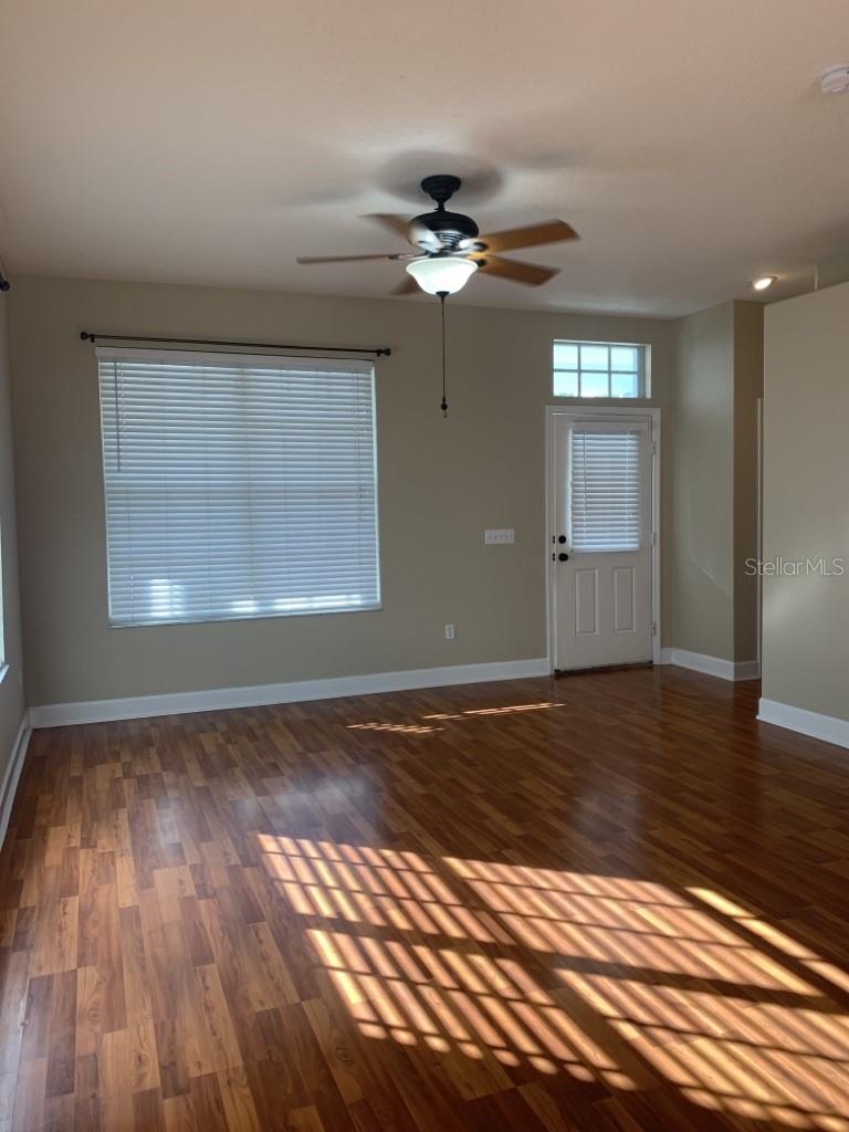 Image 8 of 22 For 10804 Spring Mountain Place