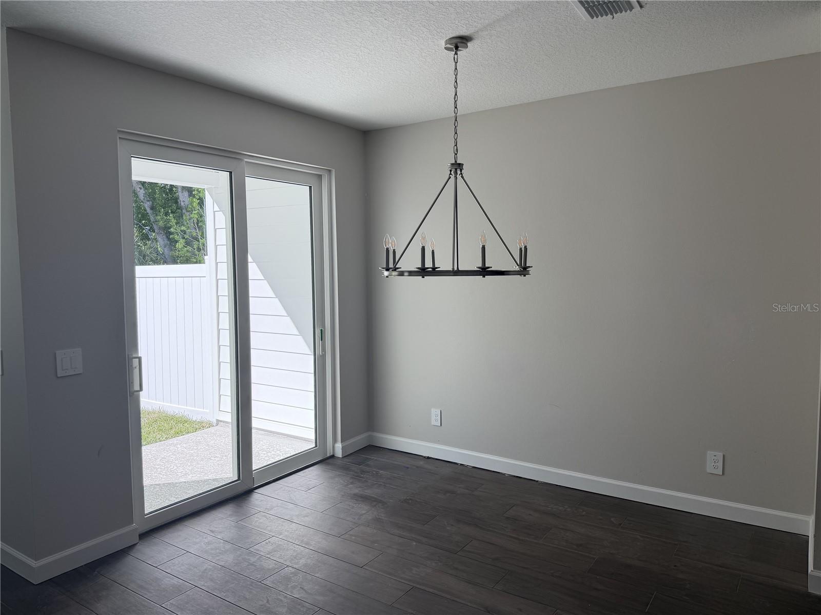 Image 7 of 25 For 7518 Deer Valley Circle