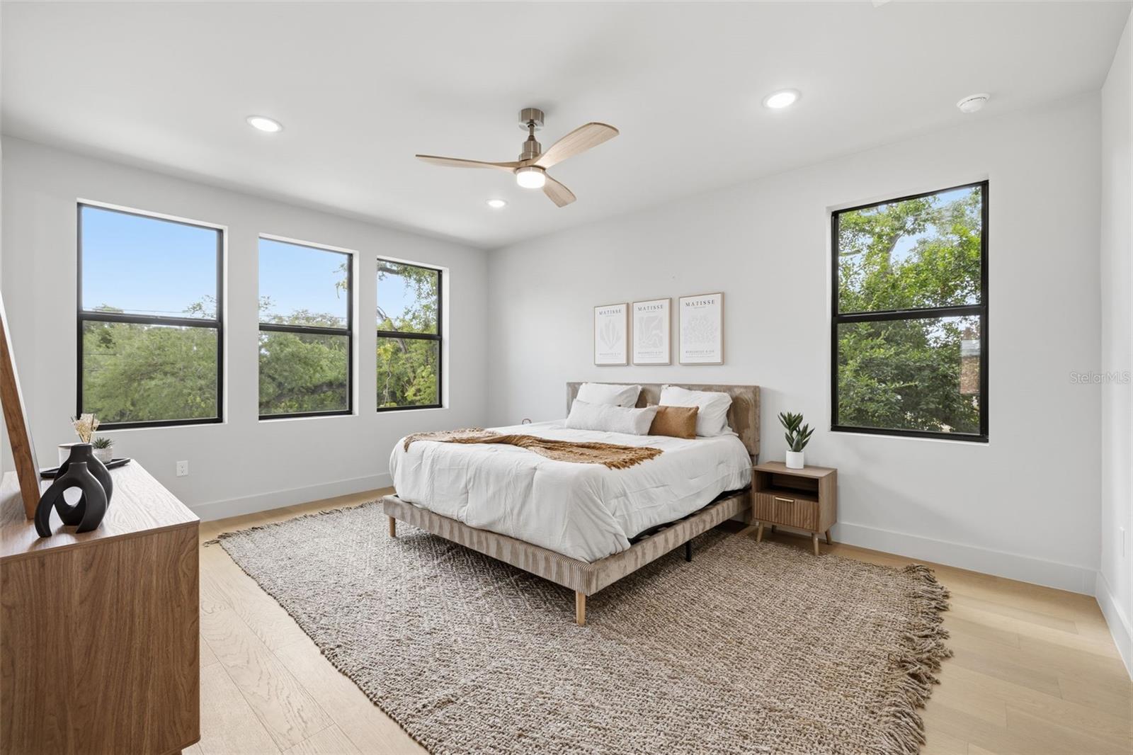 Image 17 of 46 For 2301 Ridgewood Avenue