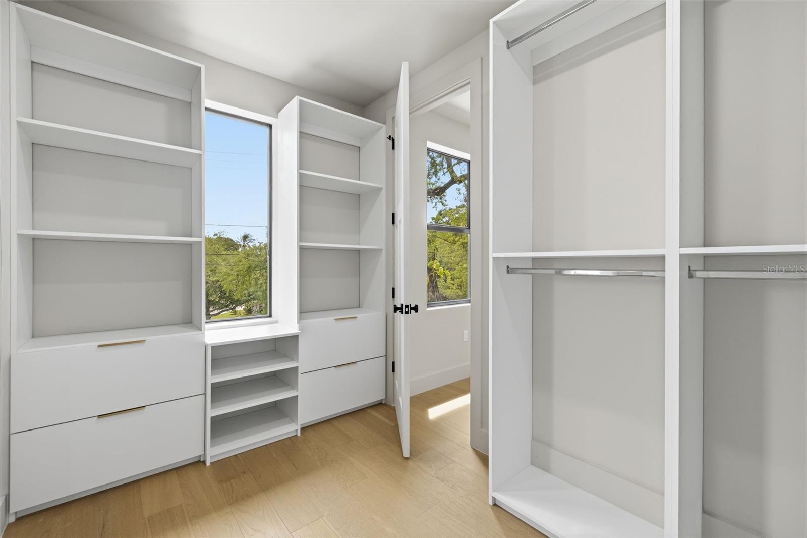 Image 18 of 46 For 2301 Ridgewood Avenue