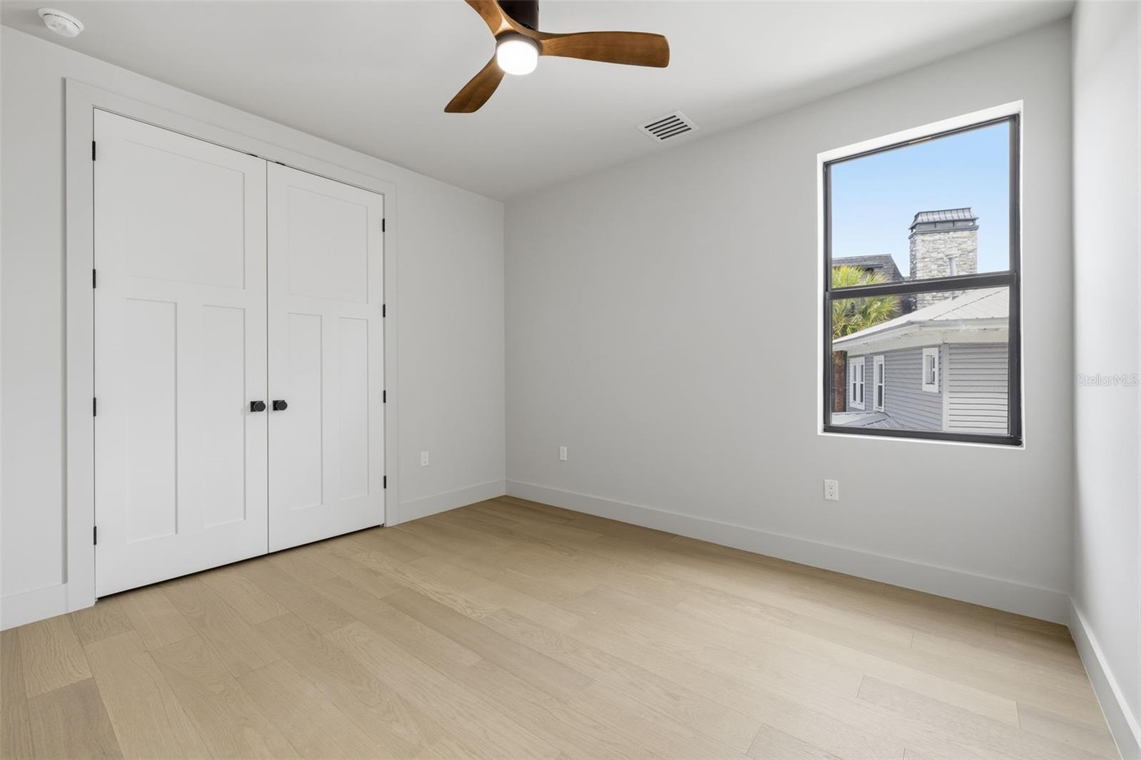 Image 21 of 46 For 2301 Ridgewood Avenue