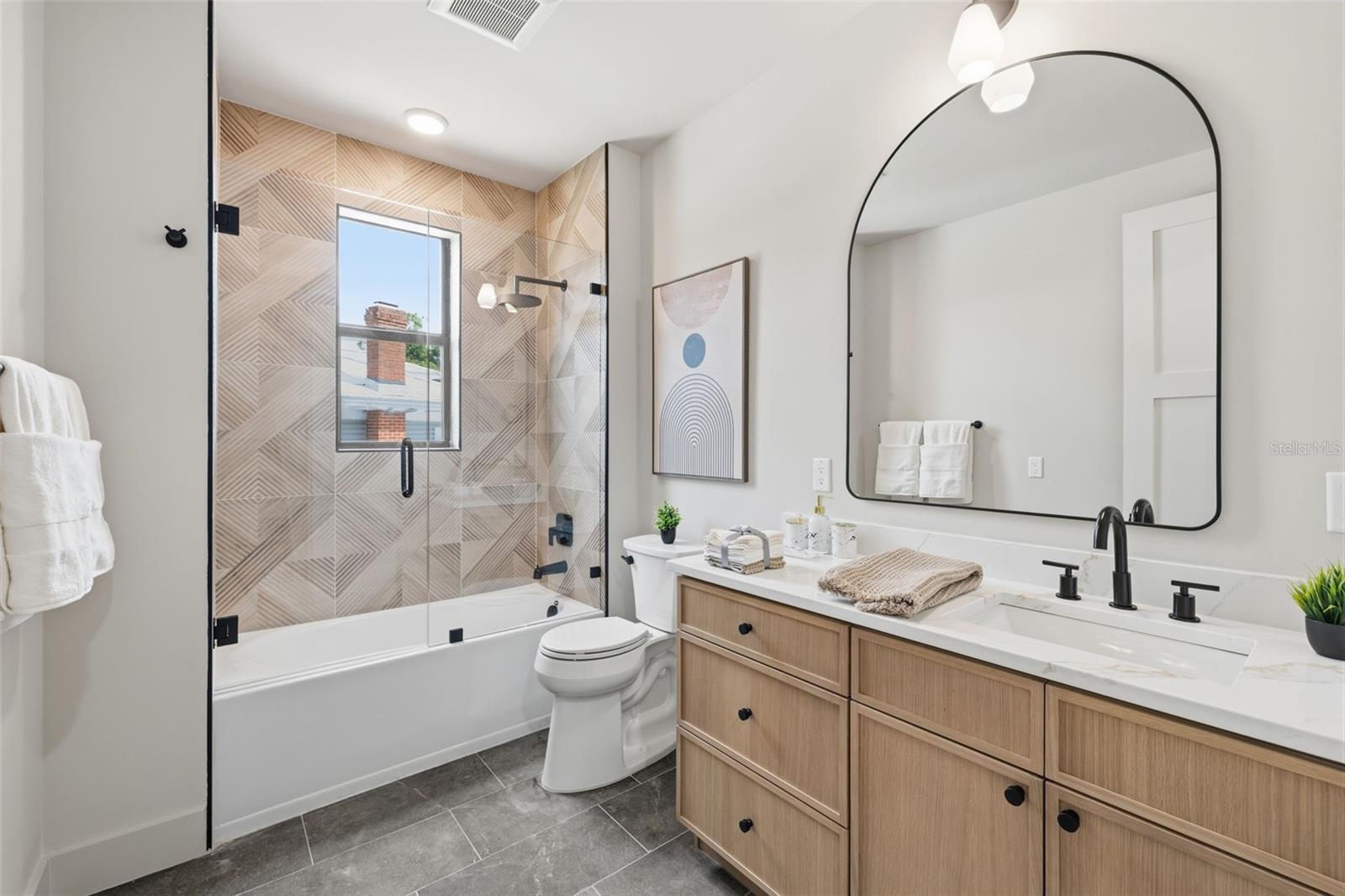 Image 22 of 46 For 2301 Ridgewood Avenue