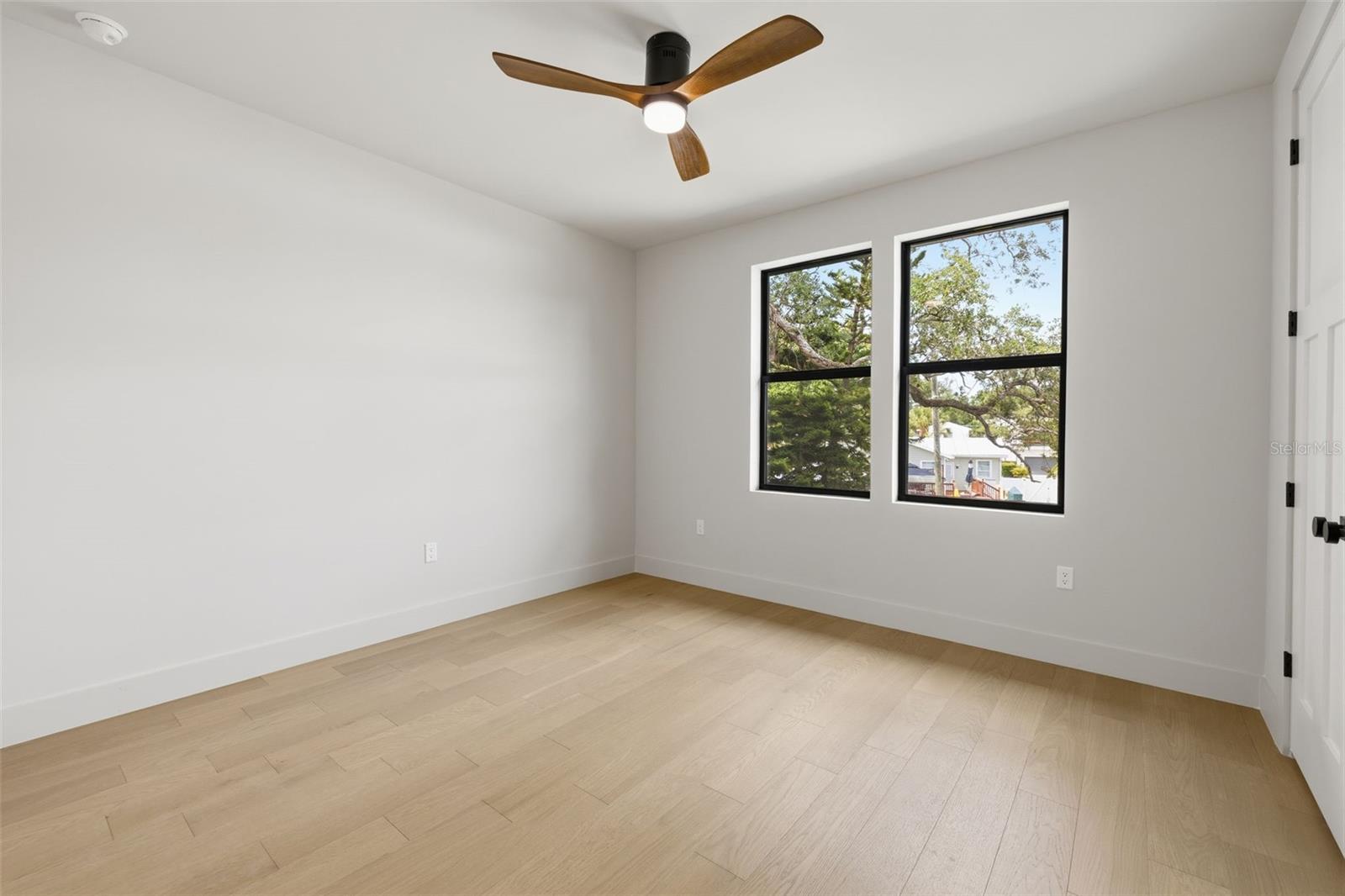 Image 24 of 46 For 2301 Ridgewood Avenue