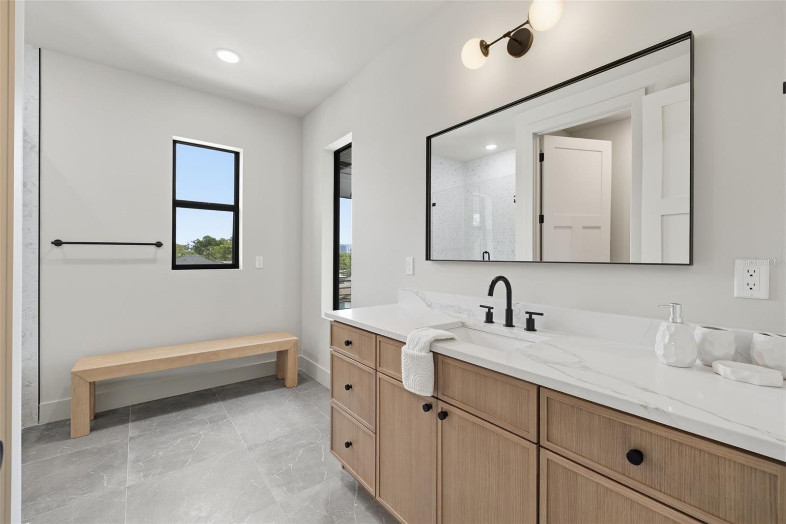 Image 28 of 46 For 2301 Ridgewood Avenue