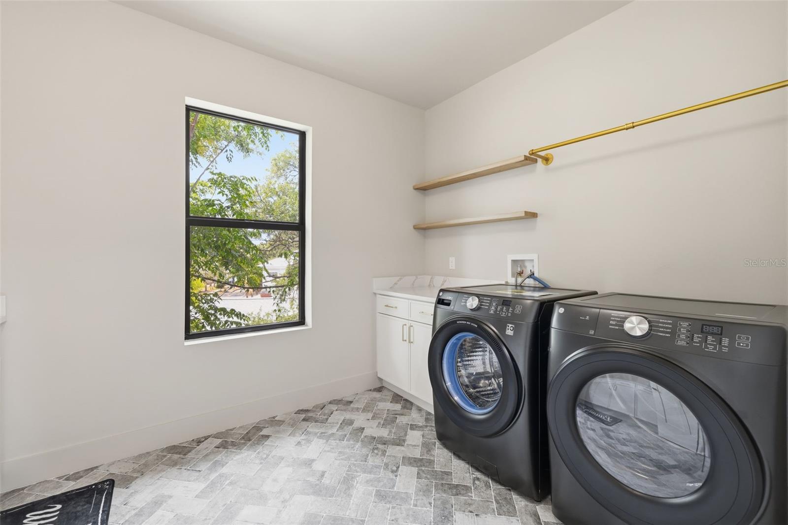 Image 31 of 46 For 2301 Ridgewood Avenue