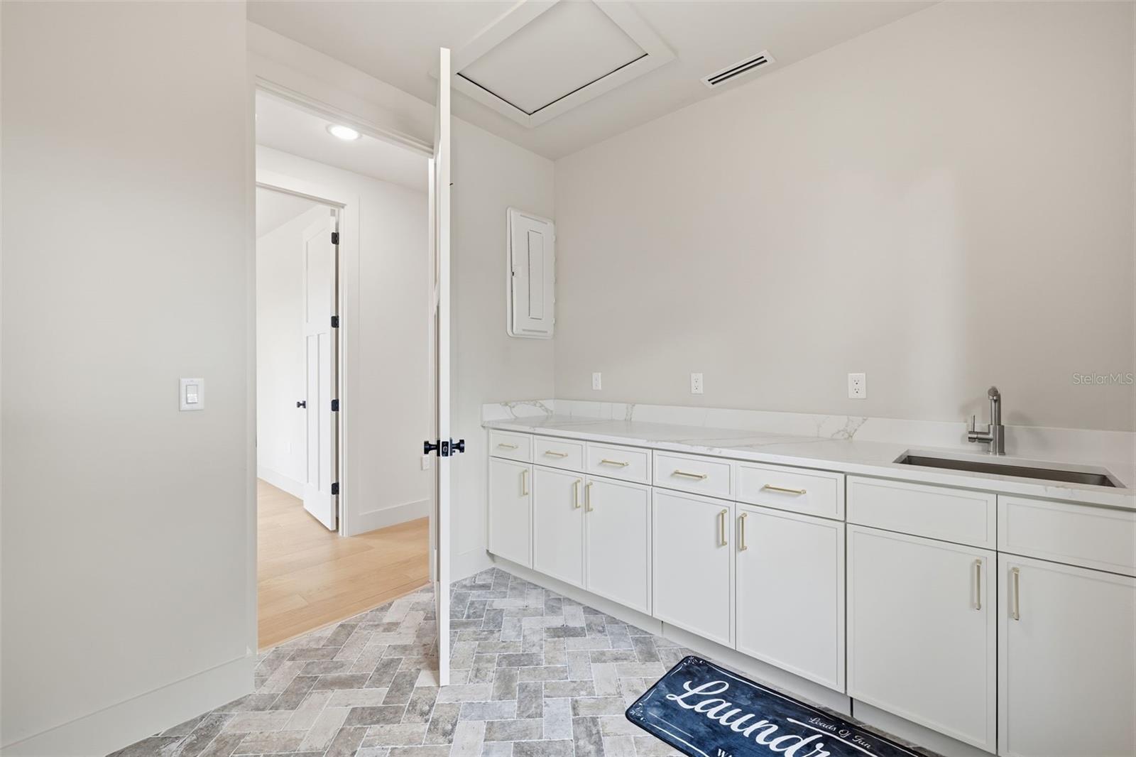 Image 32 of 46 For 2301 Ridgewood Avenue