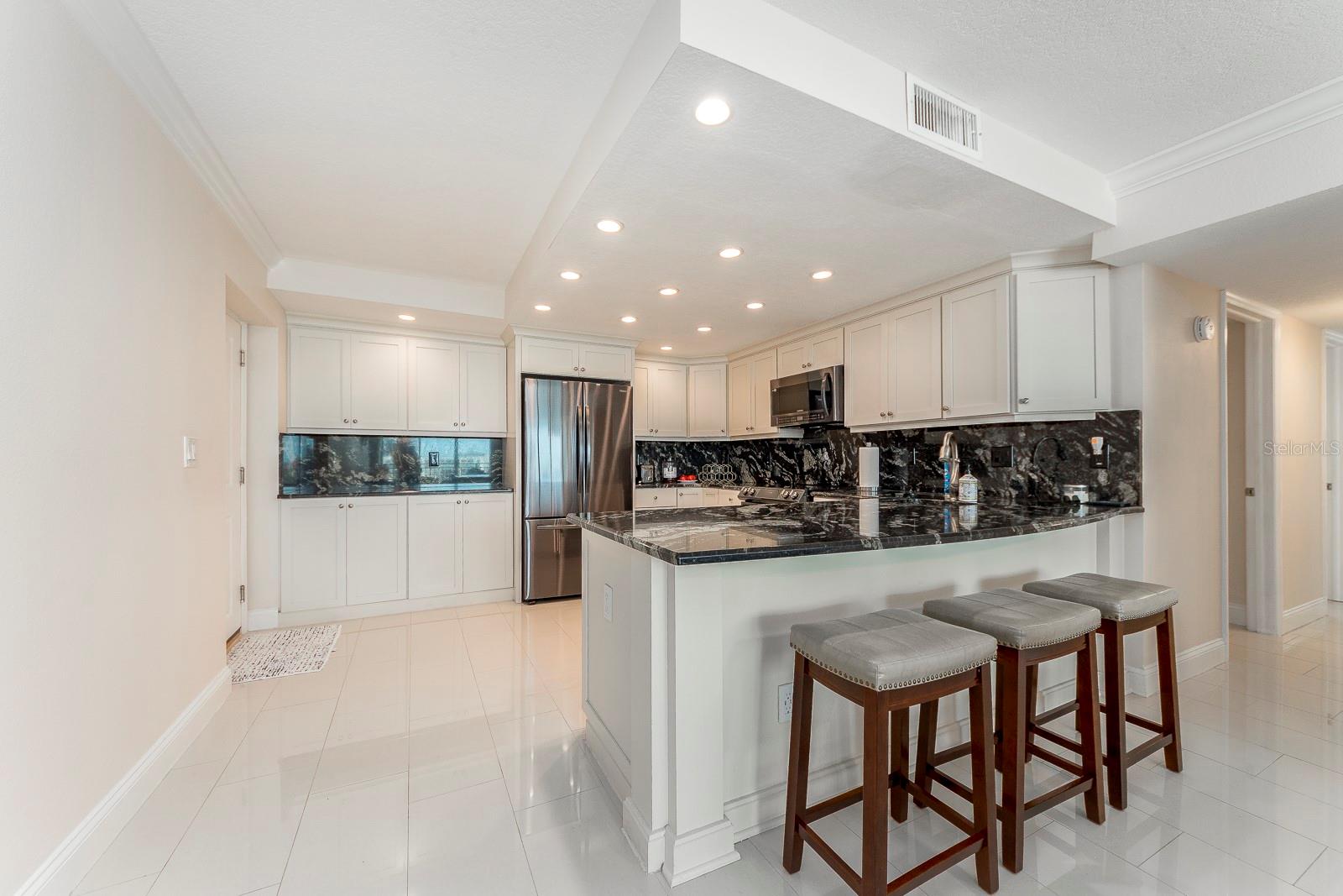 Listing photo id 8 for 1390 Gulf Boulevard 1203