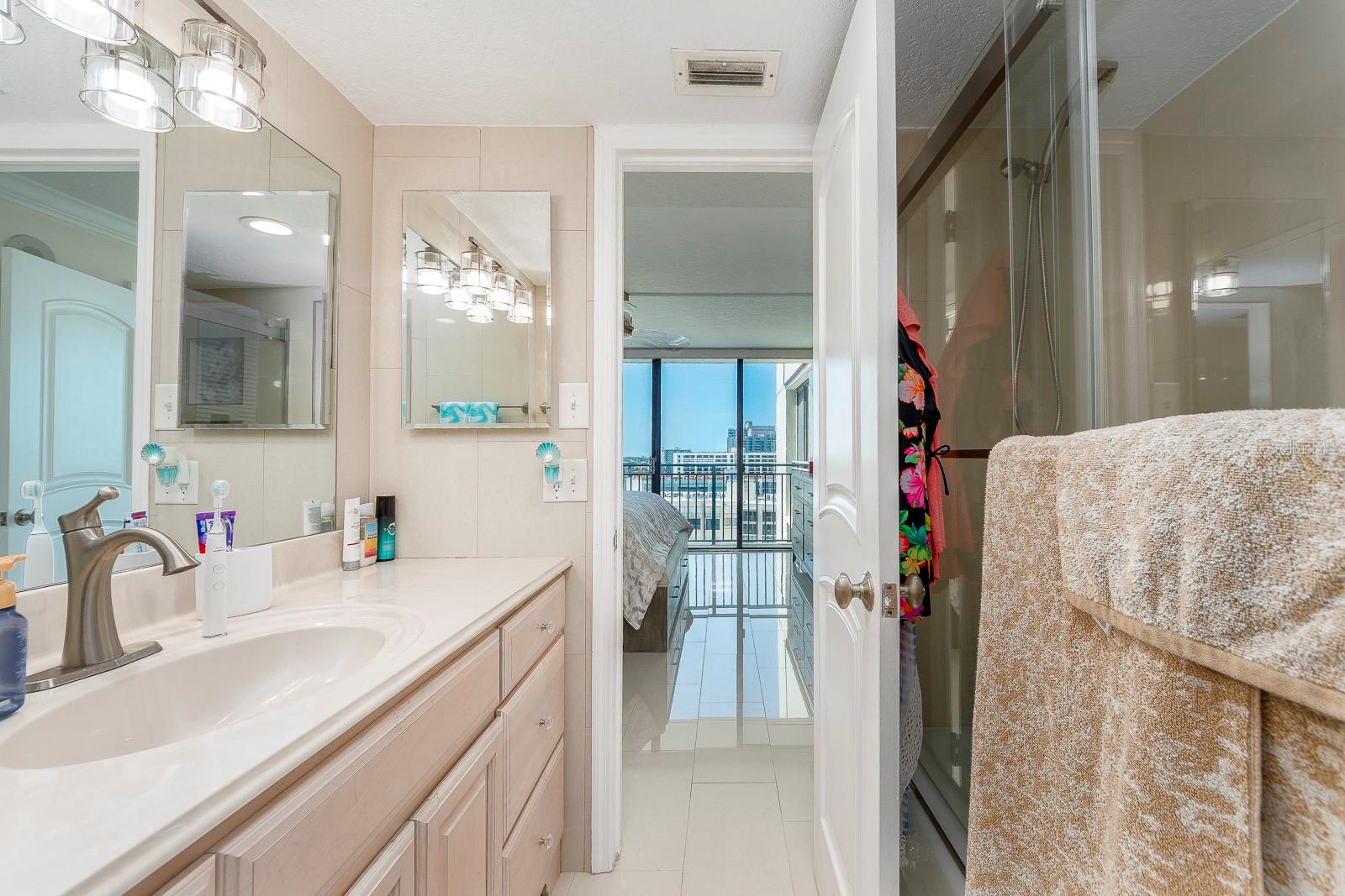 Listing photo id 13 for 1390 Gulf Boulevard 1203