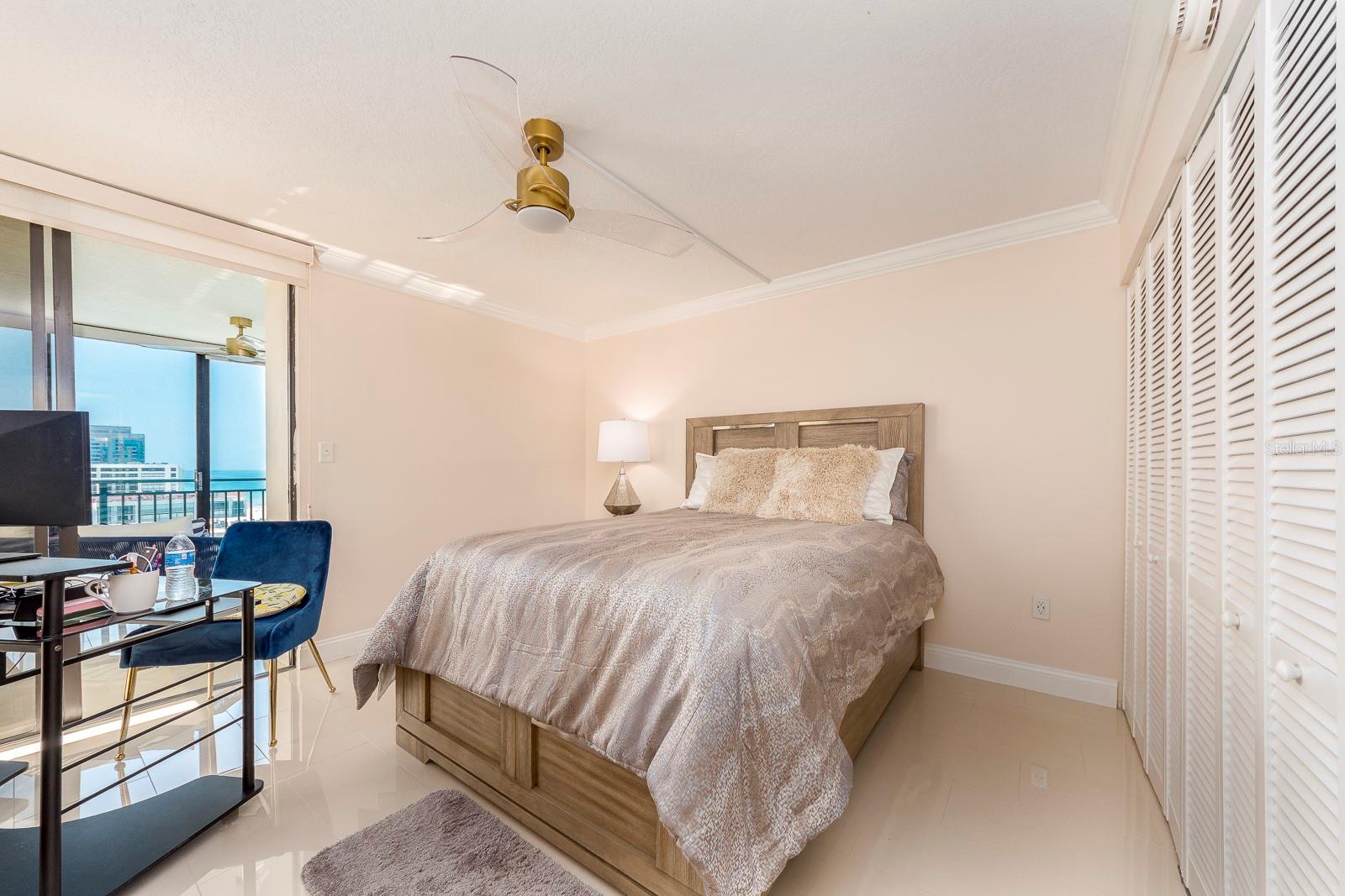 Listing photo id 15 for 1390 Gulf Boulevard 1203