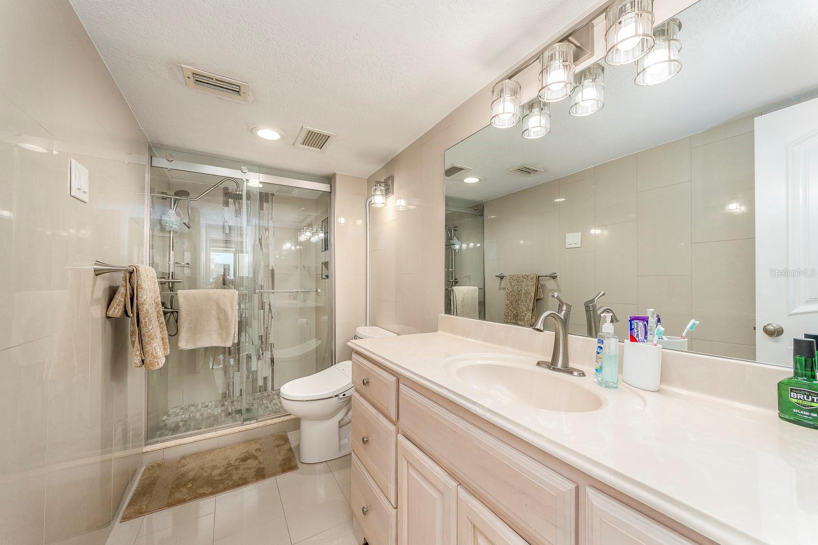 Listing photo id 18 for 1390 Gulf Boulevard 1203