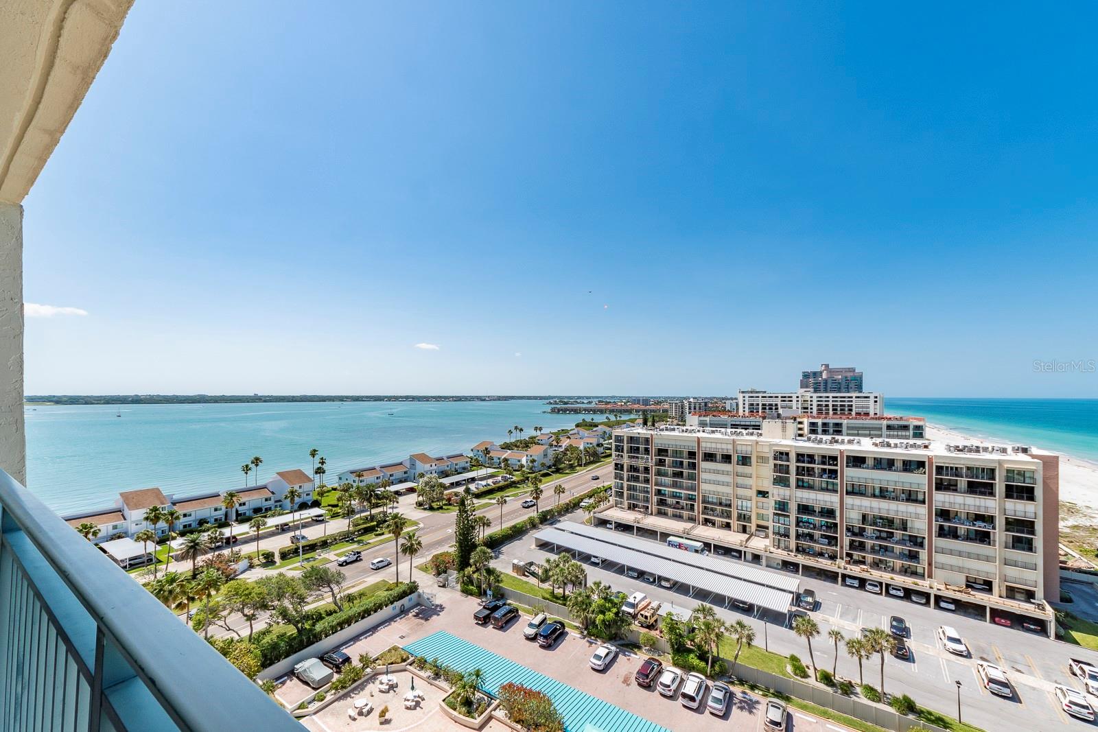 Listing photo id 4 for 1390 Gulf Boulevard 1203