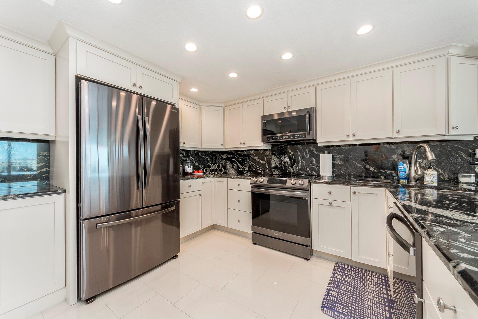 Listing photo id 7 for 1390 Gulf Boulevard 1203