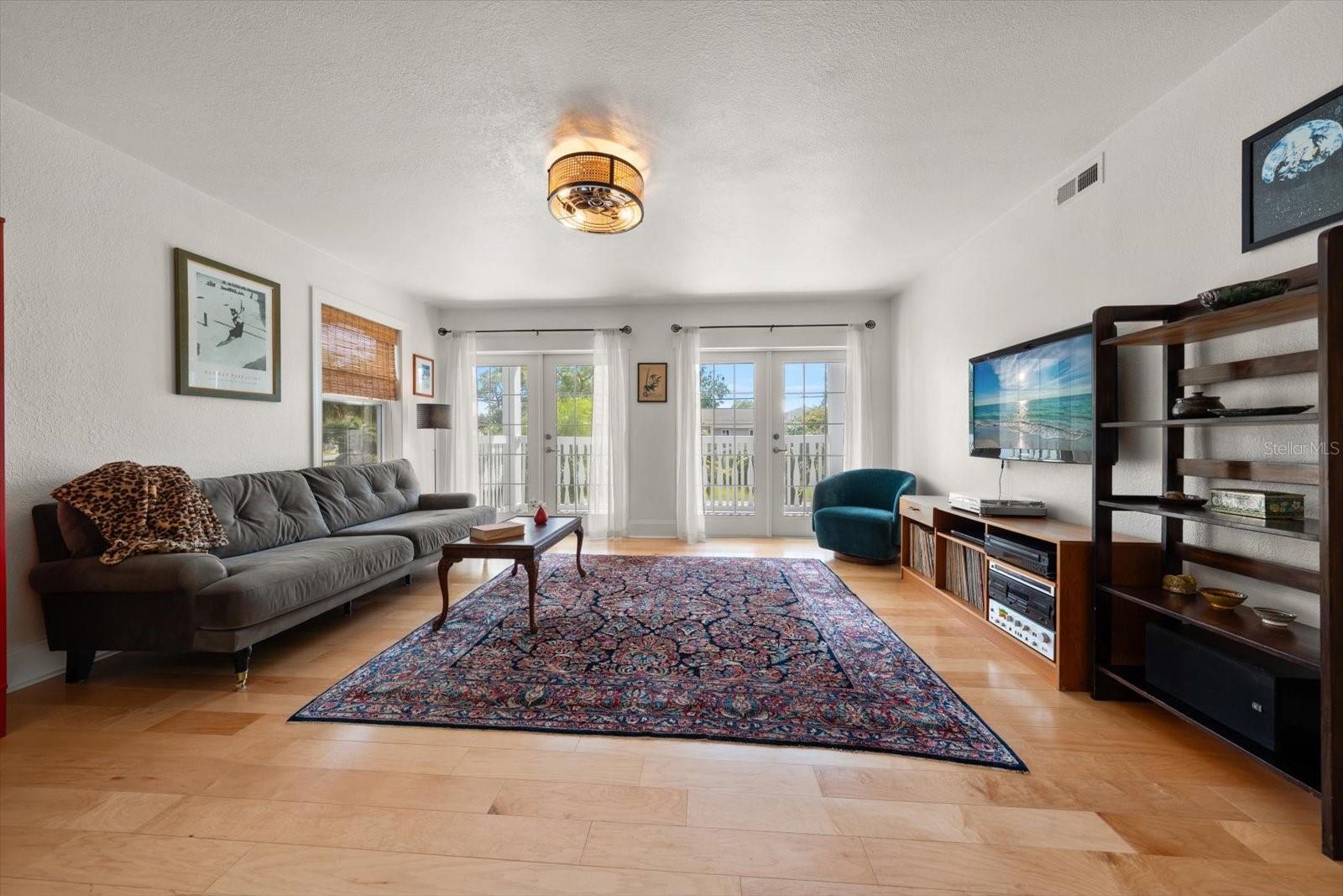 Listing photo id 7 for 236 Shore Drive