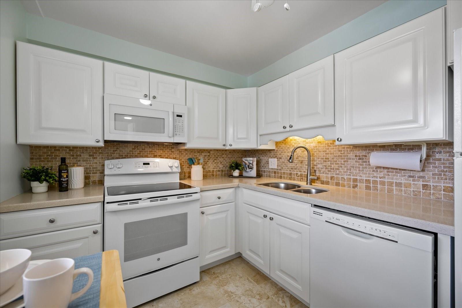 Image 11 of 65 For 10280 Imperial Point Drive W 21