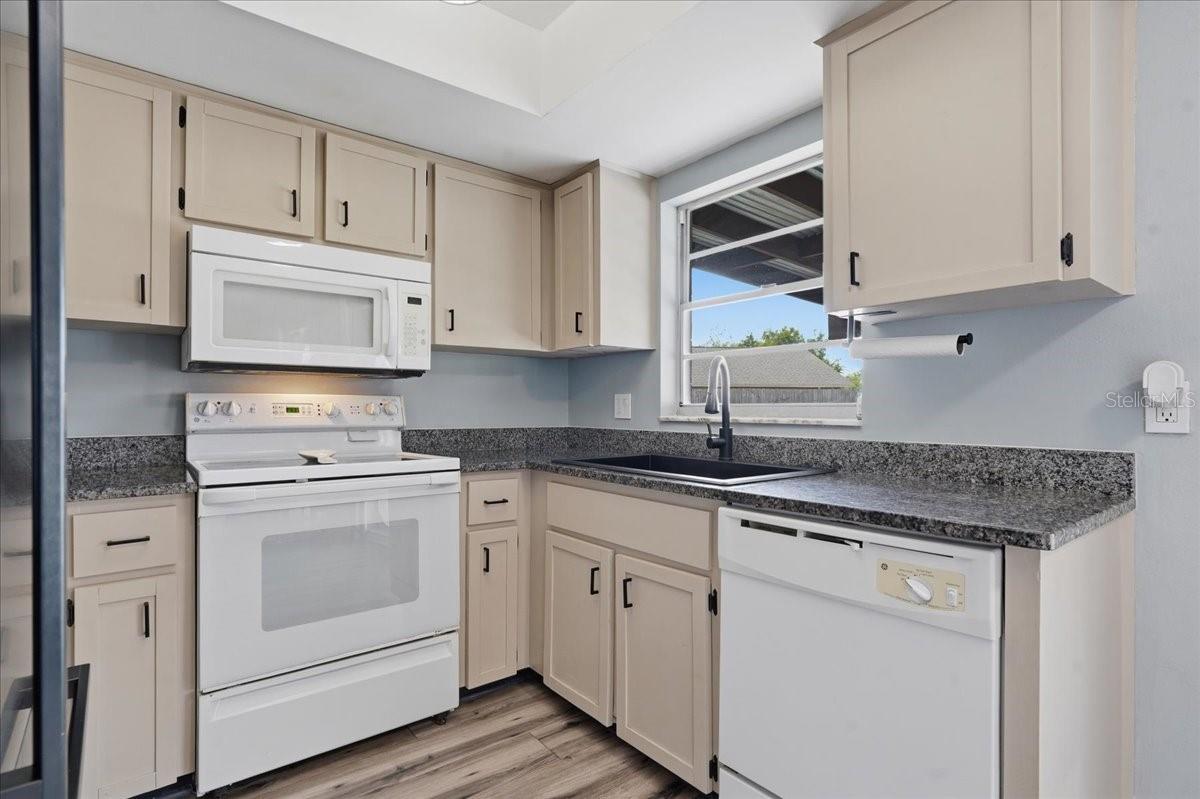 Image 15 of 42 For 8913 Wood Lake Court