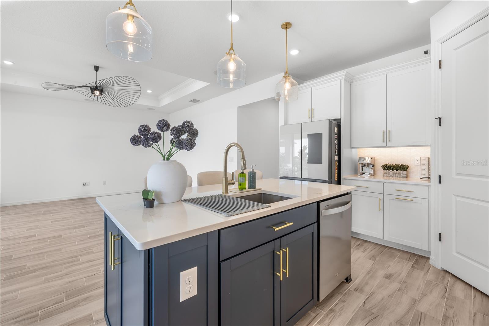 Listing photo id 15 for 6952 Rosy Sky Avenue