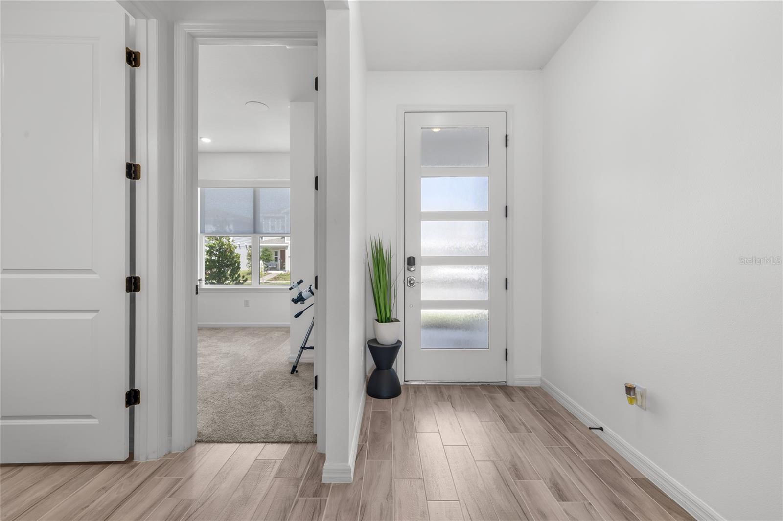 Listing photo id 3 for 6952 Rosy Sky Avenue