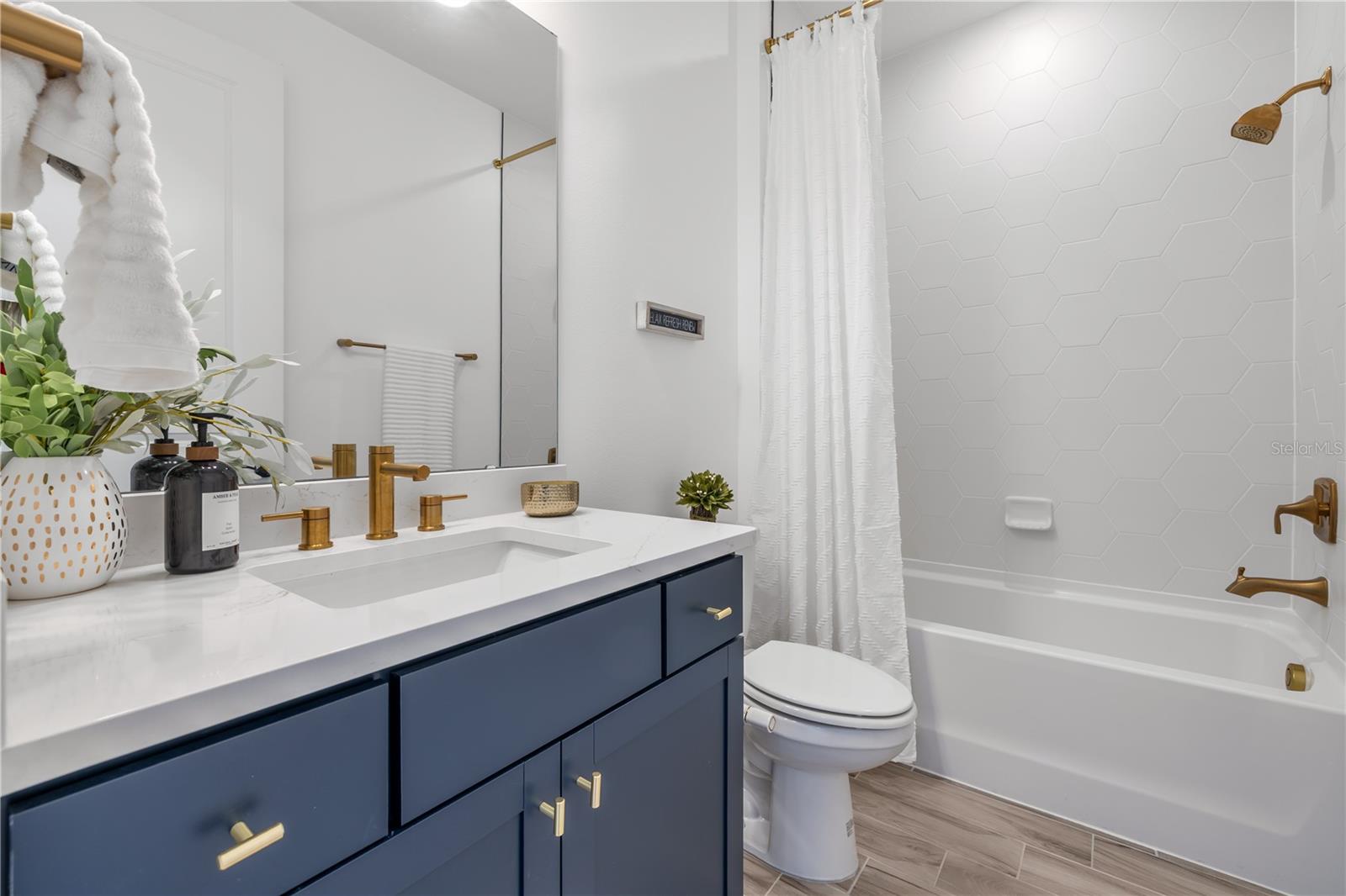 Listing photo id 6 for 6952 Rosy Sky Avenue