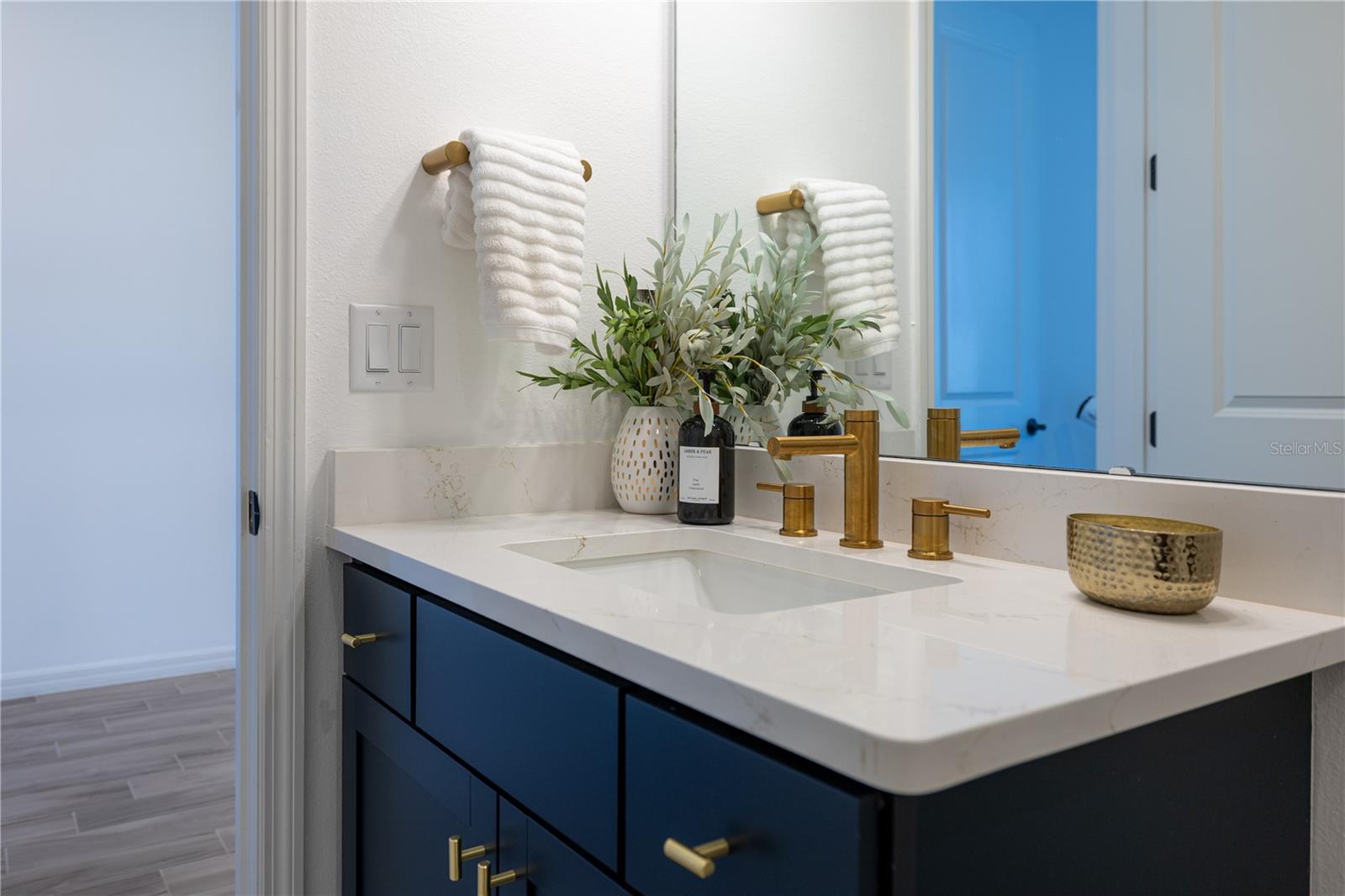 Listing photo id 7 for 6952 Rosy Sky Avenue