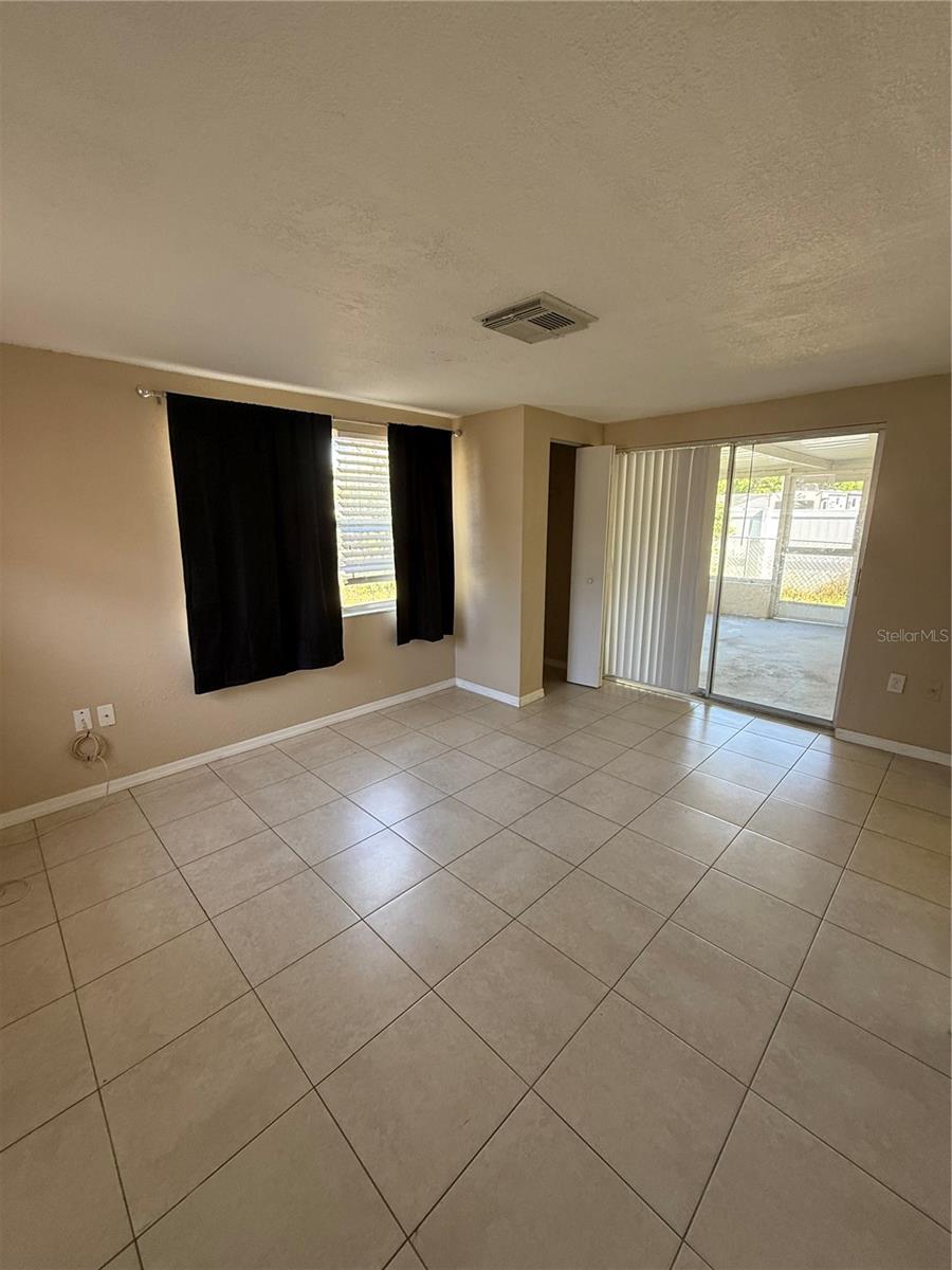 Image 10 of 11 For 6656 Knightsbridge Drive