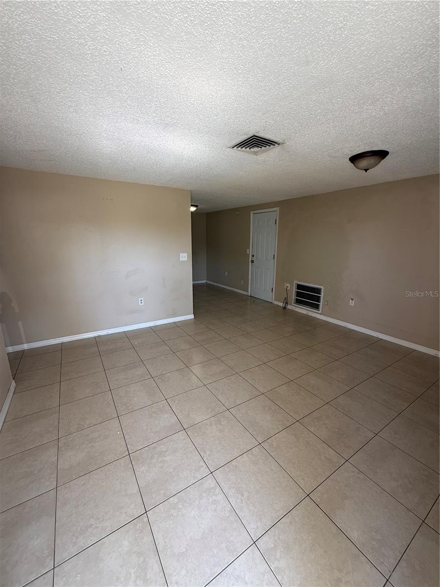 Image 2 of 11 For 6656 Knightsbridge Drive