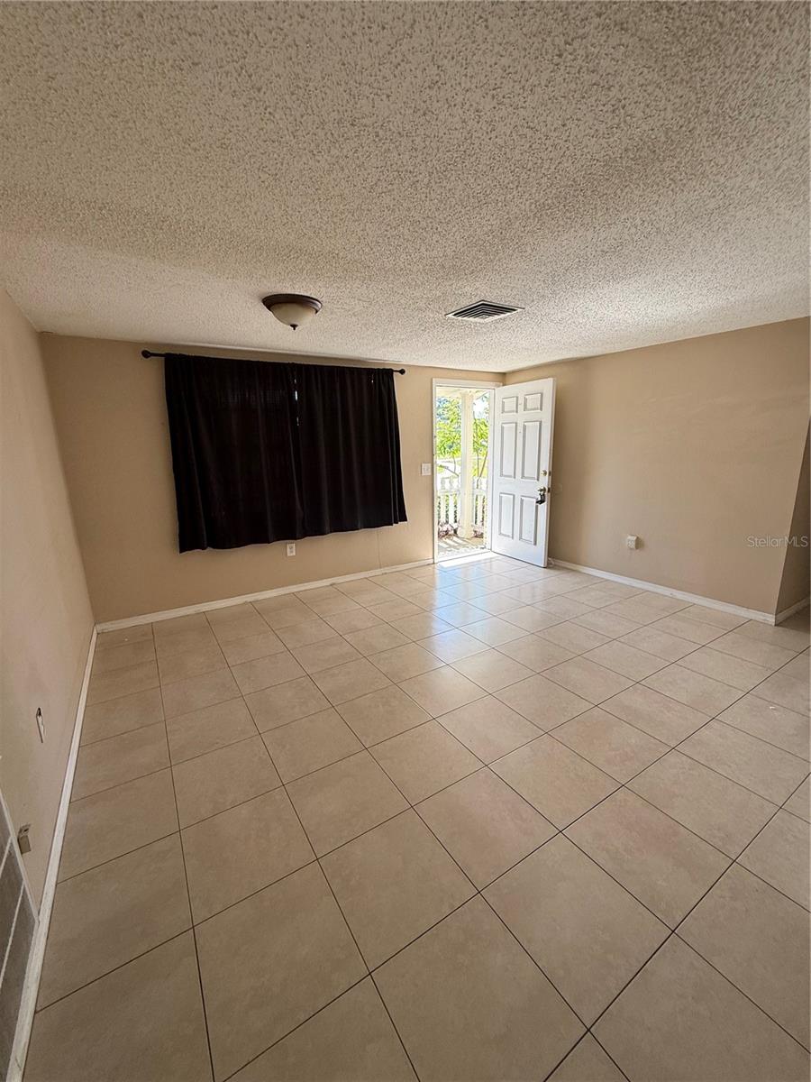 Image 3 of 11 For 6656 Knightsbridge Drive