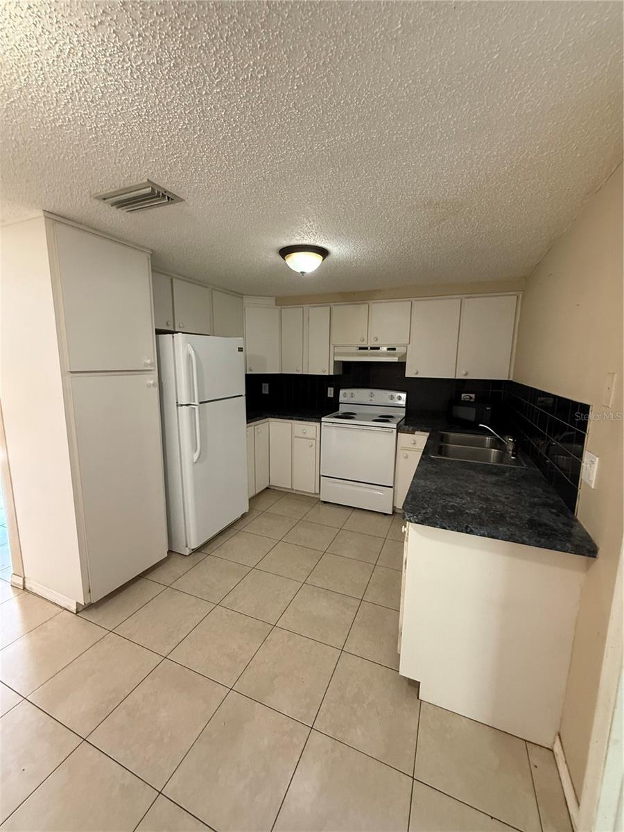 Image 4 of 11 For 6656 Knightsbridge Drive