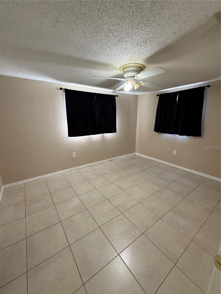 Image 5 of 11 For 6656 Knightsbridge Drive