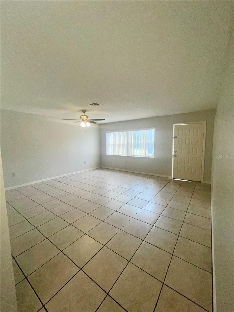 Image 4 of 18 For 10337 Usher Street