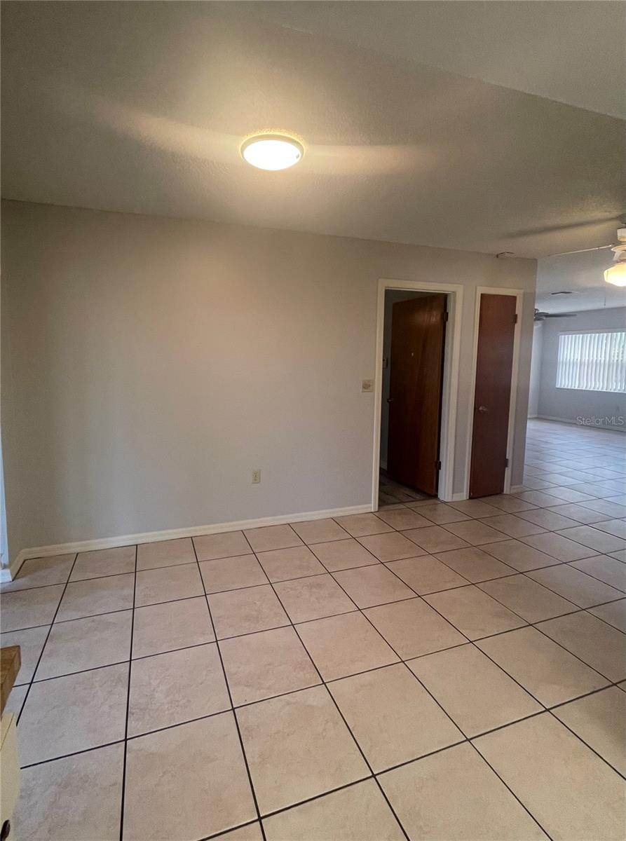 Image 6 of 18 For 10337 Usher Street