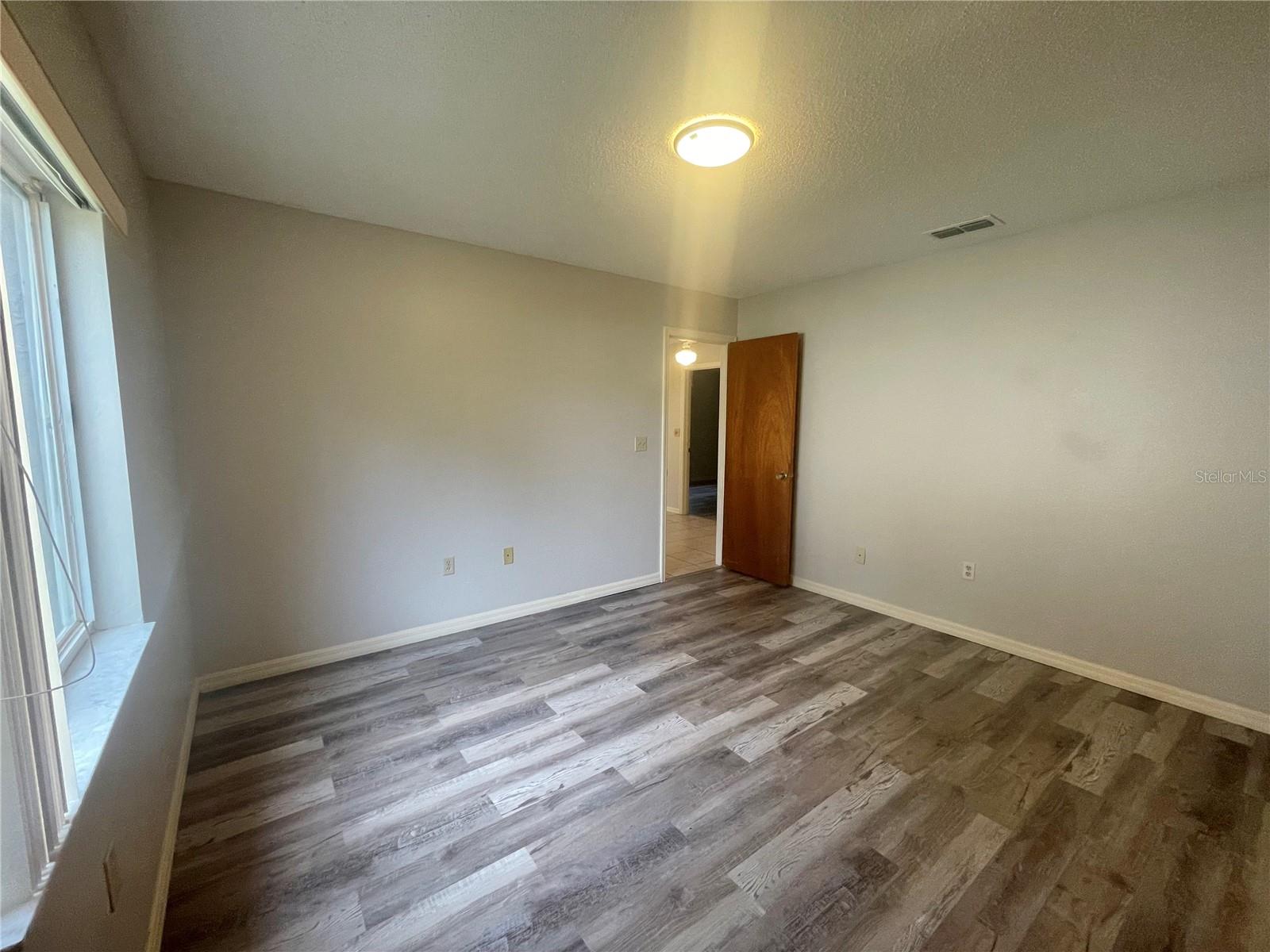 Image 8 of 18 For 10337 Usher Street