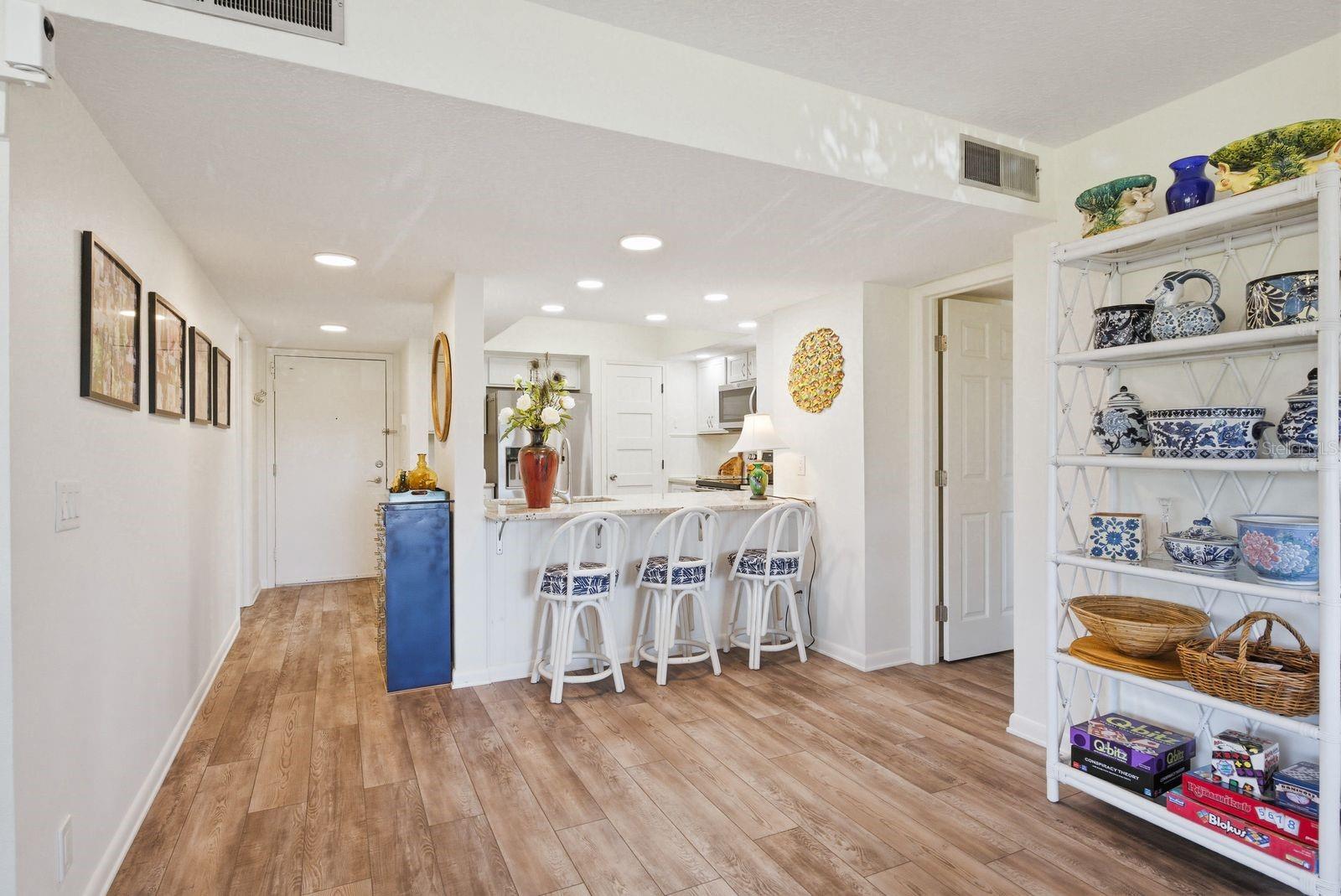 Image 10 of 58 For 302 Mariner Drive 302