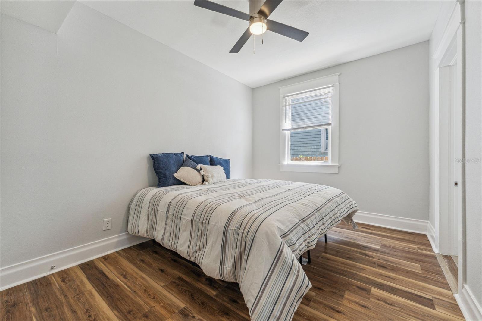 Image 10 of 51 For 307 Newport #1-2 Avenue