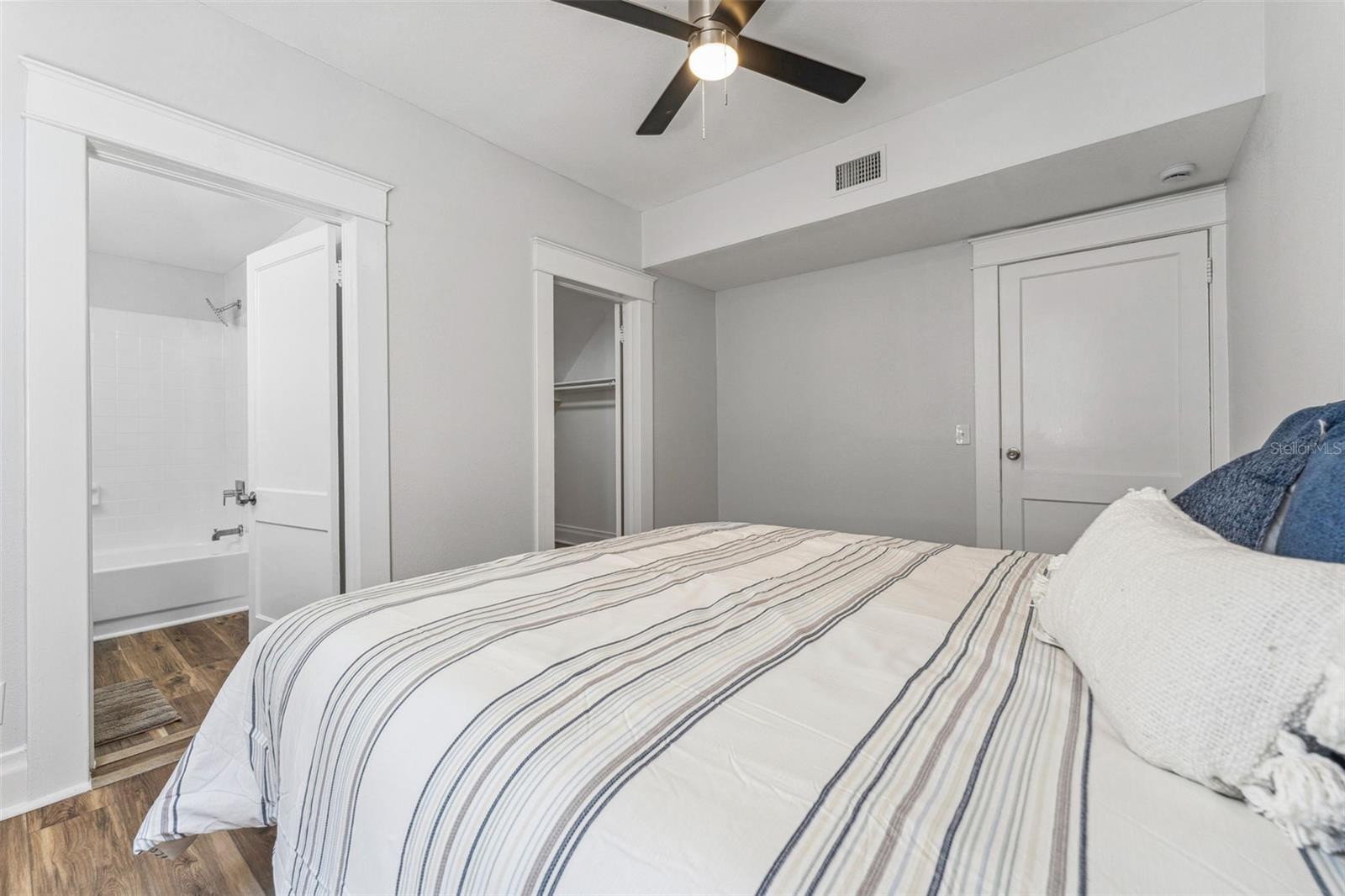 Image 11 of 51 For 307 Newport #1-2 Avenue