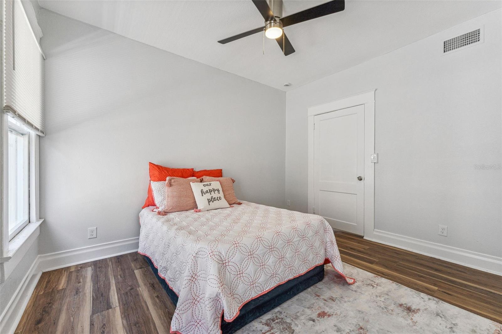 Image 14 of 51 For 307 Newport #1-2 Avenue