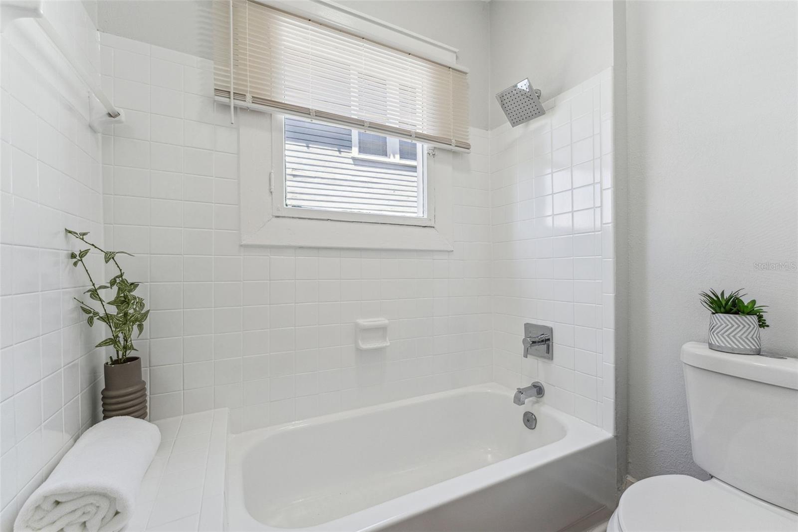 Image 17 of 51 For 307 Newport #1-2 Avenue