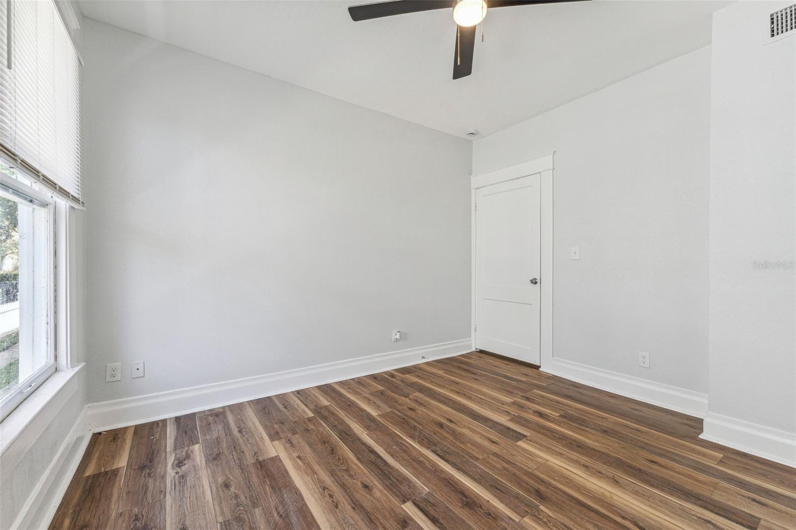 Image 19 of 51 For 307 Newport #1-2 Avenue