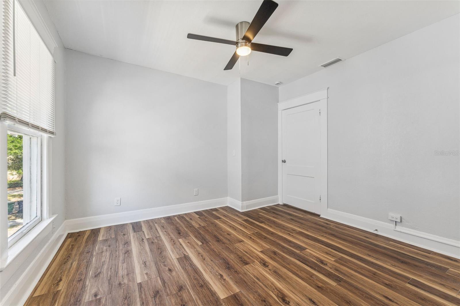 Image 33 of 51 For 307 Newport #1-2 Avenue