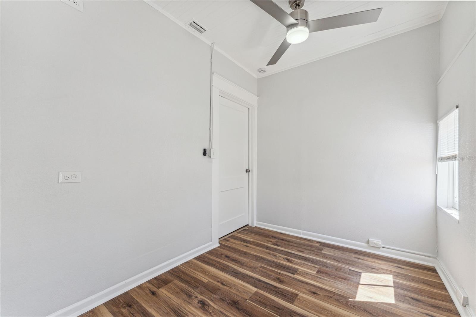 Image 36 of 51 For 307 Newport #1-2 Avenue