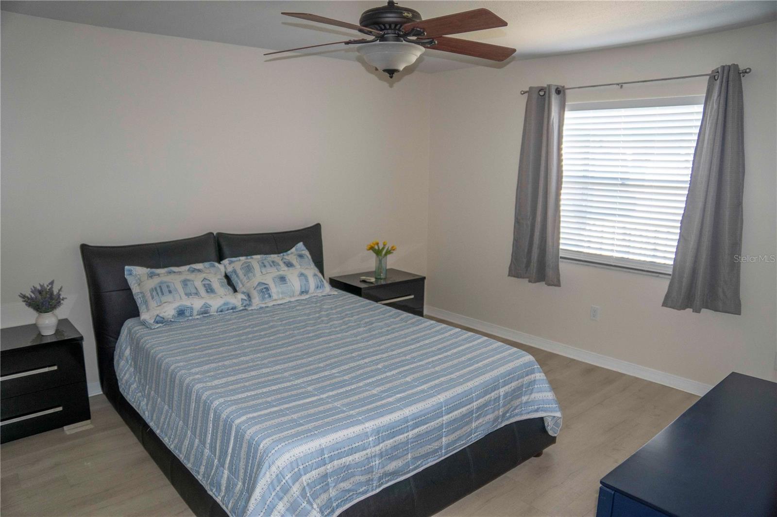 Image 14 of 22 For 6940 A Sunset Drive S 2d