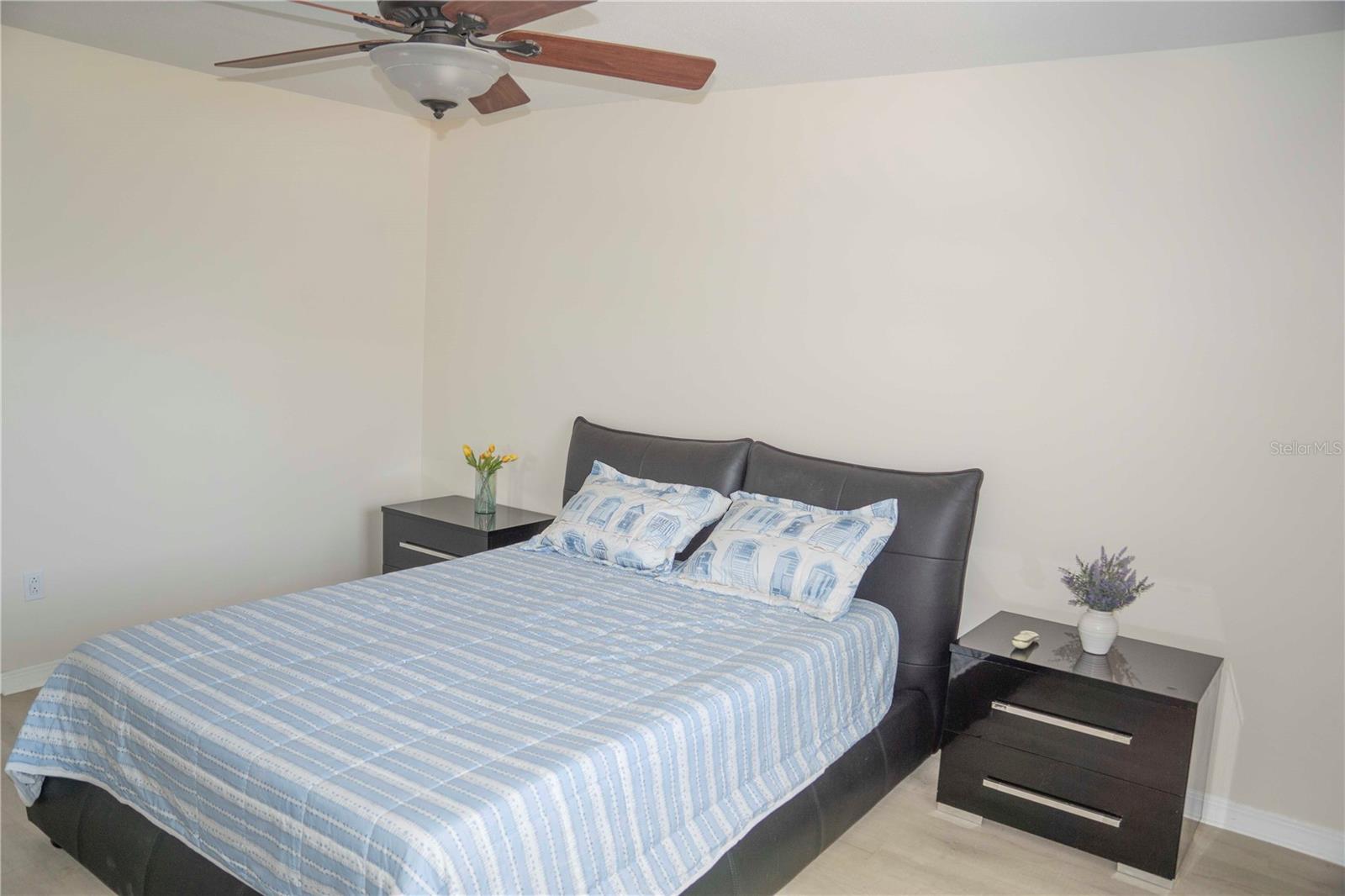 Image 15 of 22 For 6940 A Sunset Drive S 2d